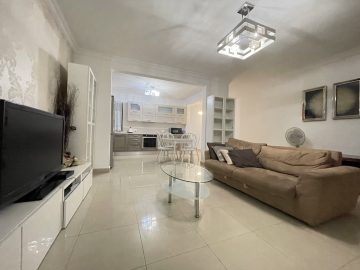 Modern 2-bedroom apartment located at Parisio